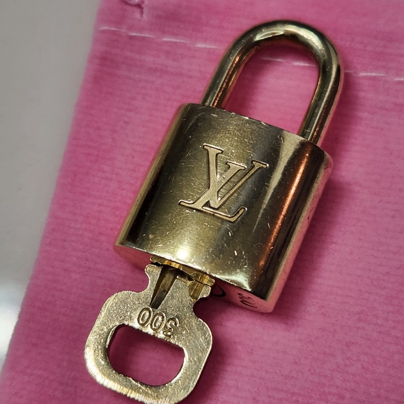 Louis Vuitton Accessories Authentic Louis Vuitton Lock And Key 30